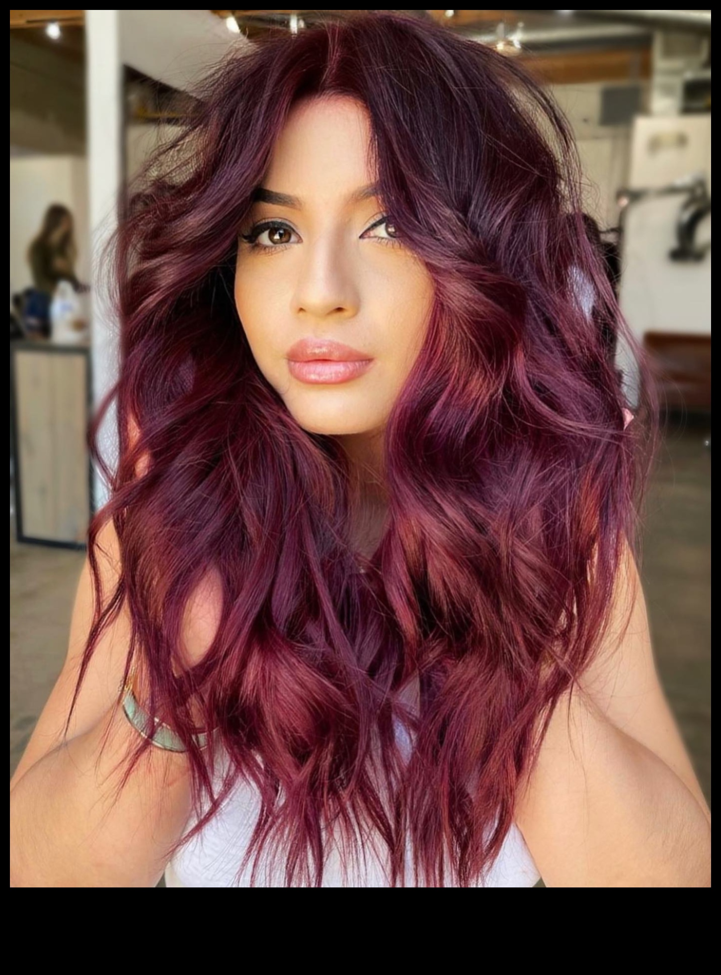 Starojošs sarkanā krāsā Turpinājums: ugunīgi un drosmīgi ballīšu mati pārsteidzošam izskatam