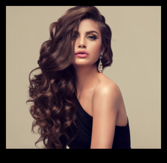 Krāšņi gredzeni: no jauna definējiet eleganci ar cirtainiem matiem