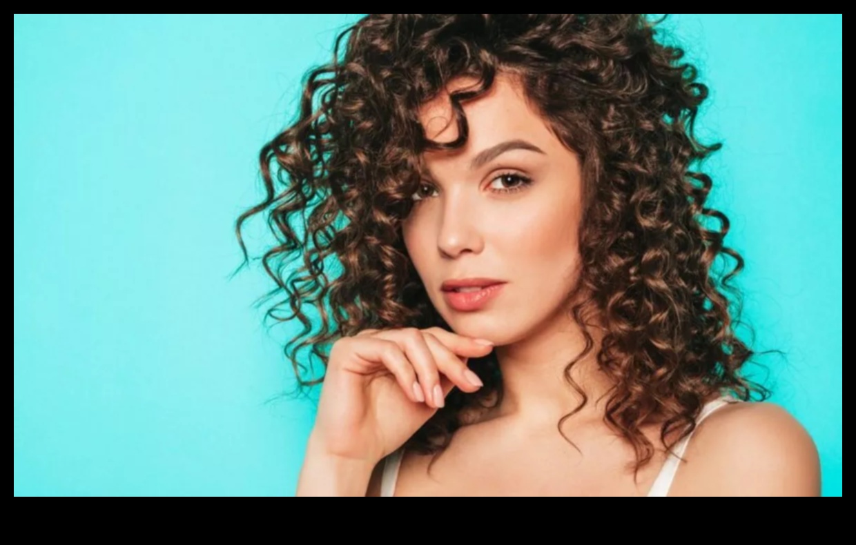 Krāšņi gredzeni: no jauna definējiet eleganci ar cirtainiem matiem