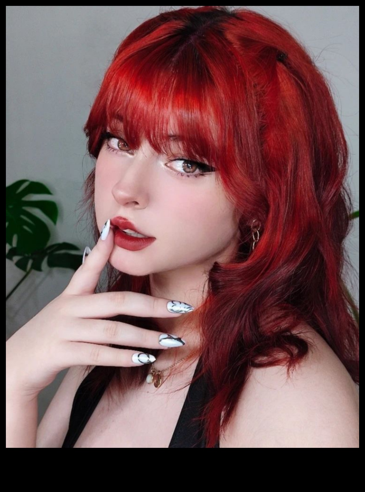 Crimson Charm: Izpētiet bagātīgo sarkano un kastaņbrūno matu pasauli