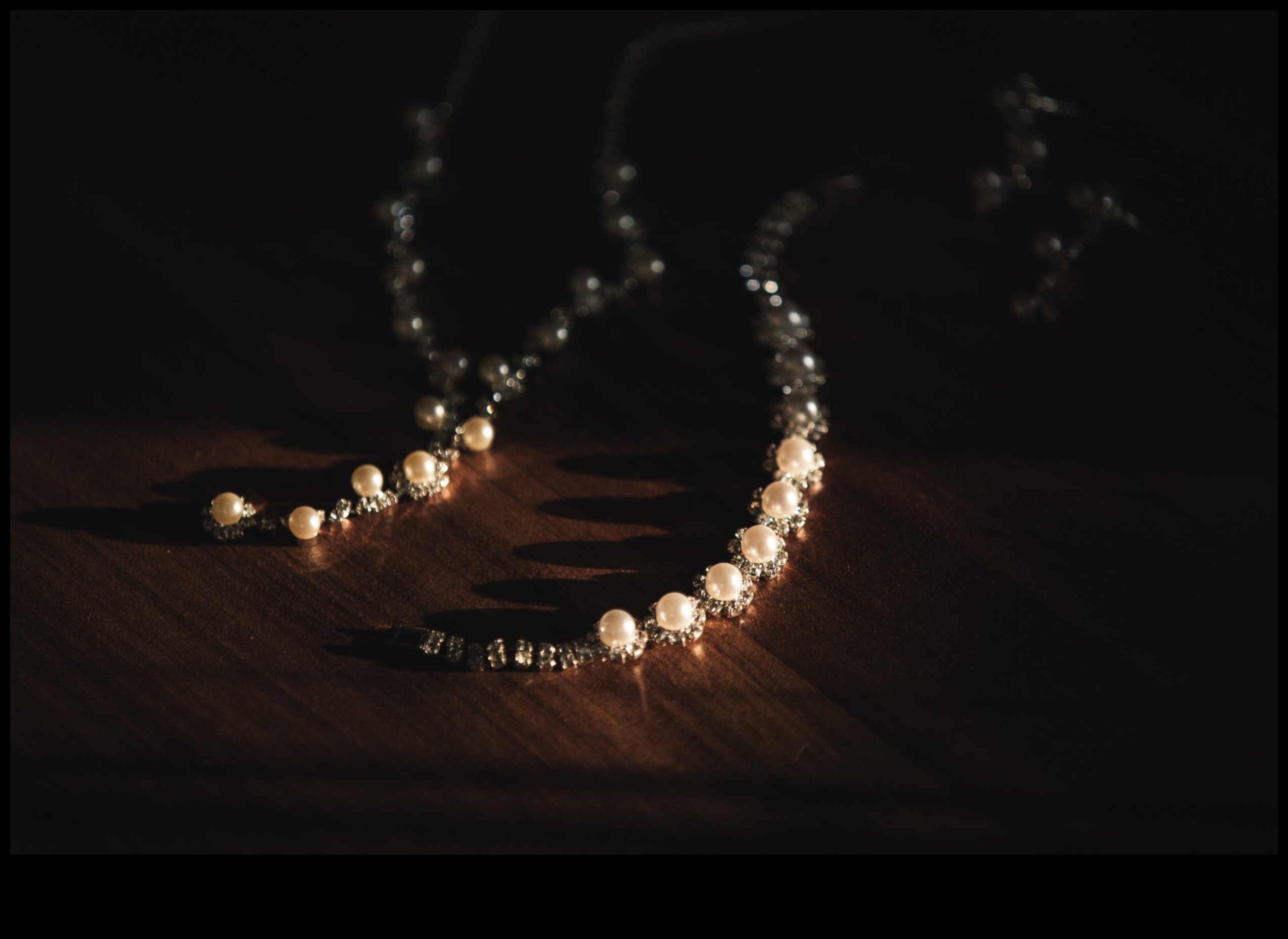 Burvīgi novecojis: antīko juvelierizstrādājumu ilgstošais skaistums