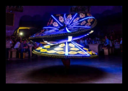 Modes juvelierizstrādājumu ekstravagancija: kur stils satiekas ar būtību