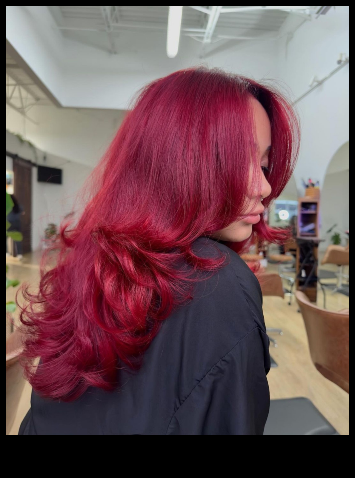 Crimson Charm: Izpētiet bagātīgo sarkano un kastaņbrūno matu pasauli