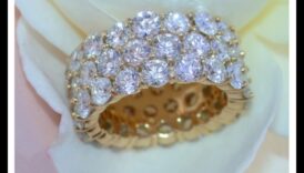 Mūžīgā elegance: mūžīgi dimanti spīd