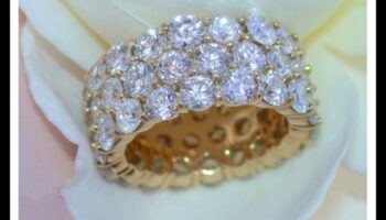 Mūžīgā elegance: mūžīgi dimanti spīd